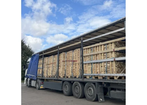 LKW-Ladung Brennholz Hainbuche & Buche 44 RM auf 22 Paletten Restfeuchte unter 12 %